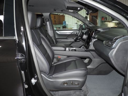 Used 2025 GMC Acadia Elevation image 25