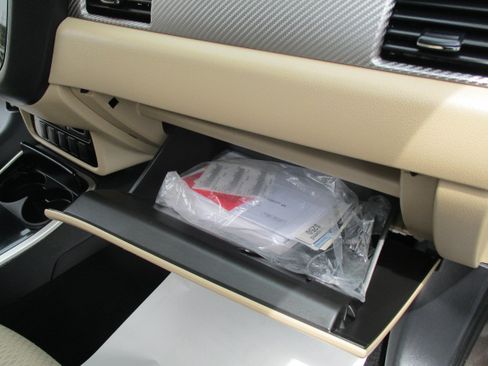 Used 2018 Mitsubishi Outlander 4WD SE image 24