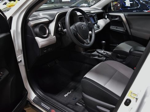 Used 2017 Toyota RAV4 XLE FWD image 17
