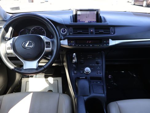 Used 2013 Lexus CT 200h image 18