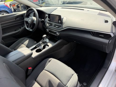 Used 2024 Nissan Altima 2.5 S FWD image 19
