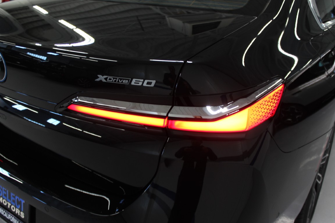 Used 2024 BMW i7 xDrive60 AWD/4WD image 9