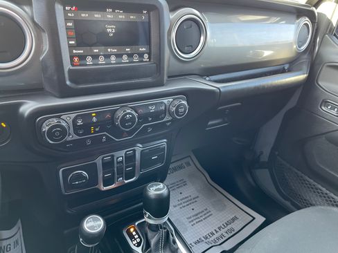Used 2018 Jeep Wrangler Sahara image 11