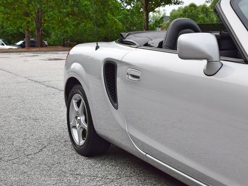Used 2001 Toyota MR2 Spyder UNAVAIL RWD image 42