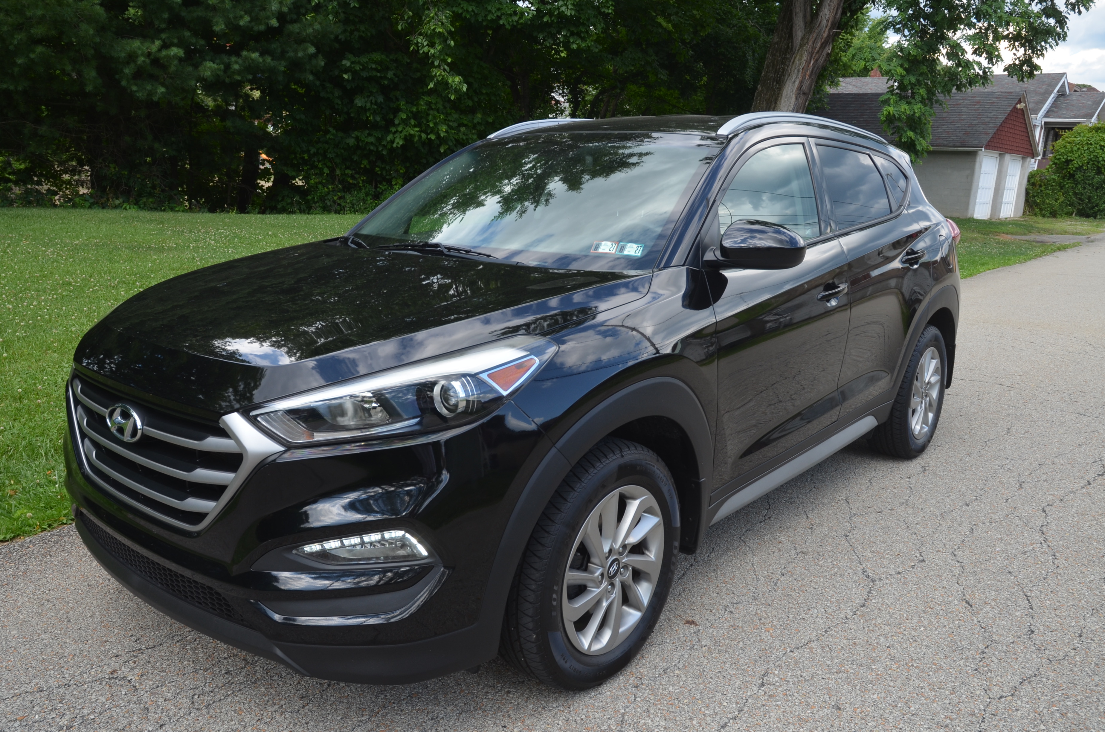 Used 2017 Hyundai Tucson AWD SE image 2