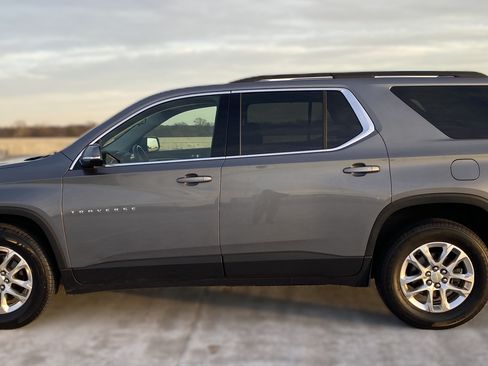 Used 2020 Chevrolet Traverse LT image 14
