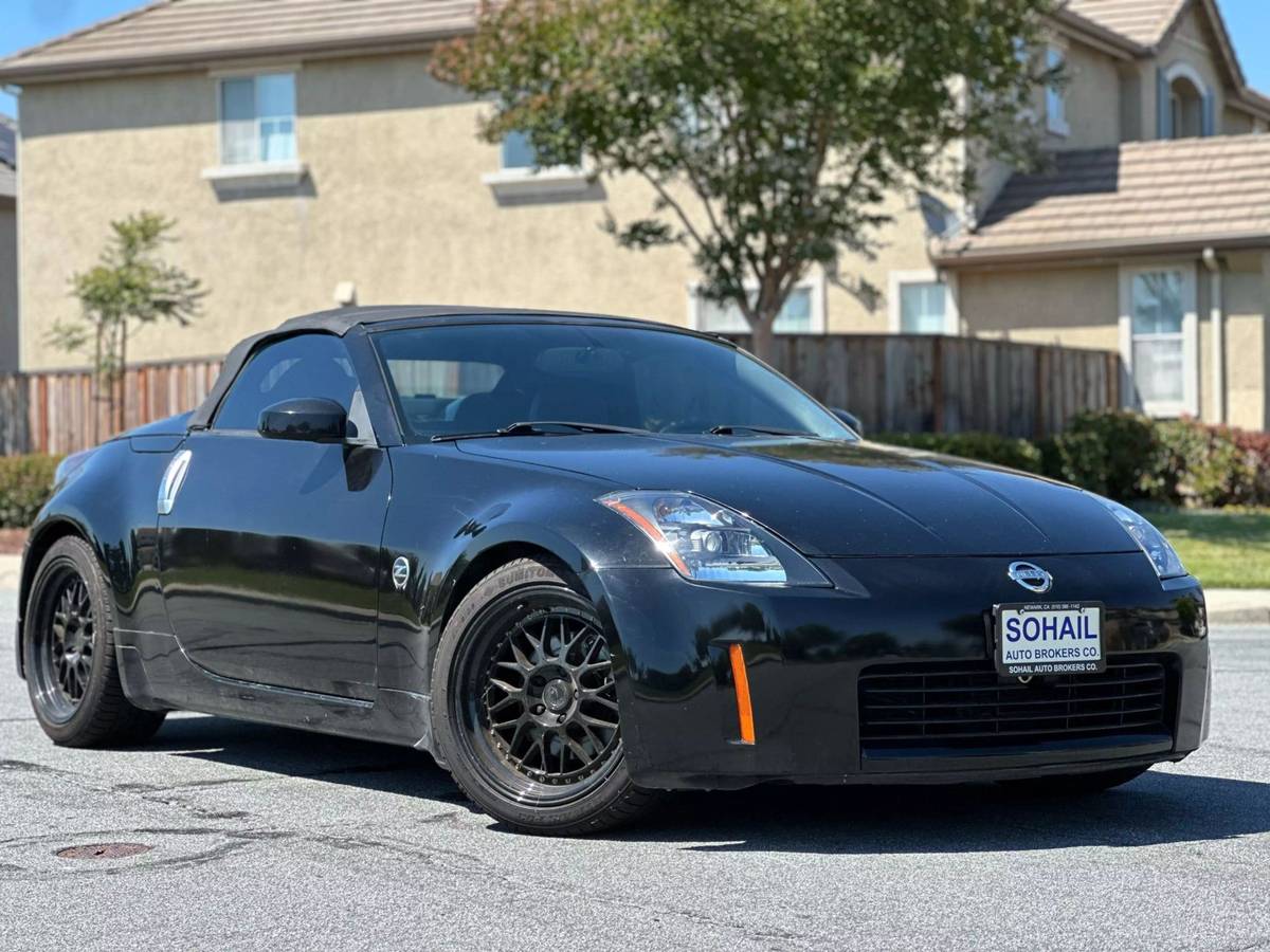 Used 2004 Nissan 350Z Roadster RWD image 4