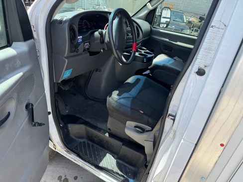 Used 2006 Ford E-350 and Econoline 350 Super Duty RWD image 11