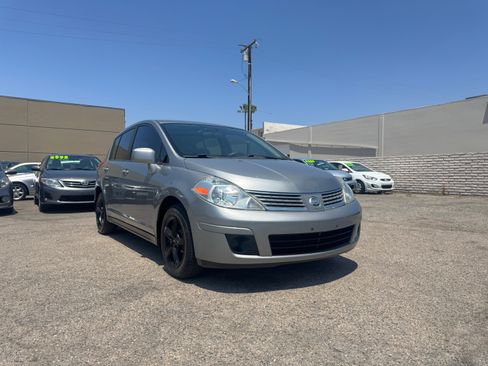 Used 2008 Nissan Versa Hatchback FWD image 12