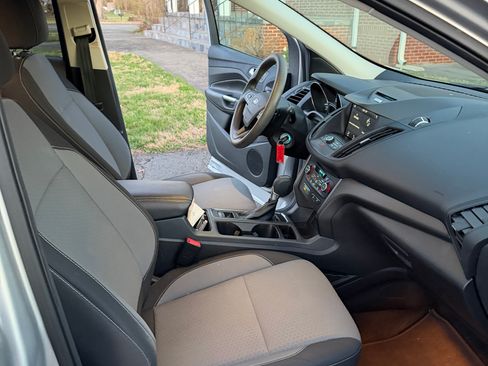 Used 2017 Ford Escape SE image 14