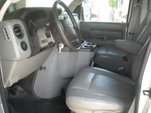 Used 2009 Ford E-150 and Econoline 150 UNAVAIL RWD image 5