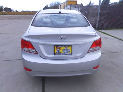 Used 2012 Hyundai Accent GLS image 6
