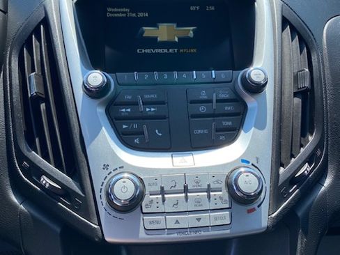 Used 2017 Chevrolet Equinox LT FWD image 11
