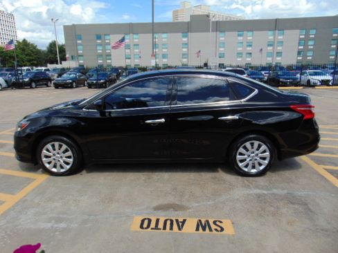 Used 2016 Nissan Sentra S image 3