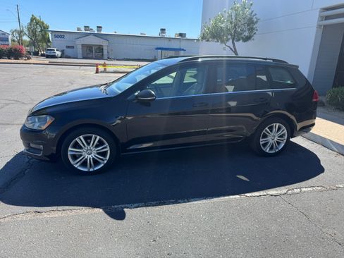 Used 2015 Volkswagen Golf TDI SE image 2