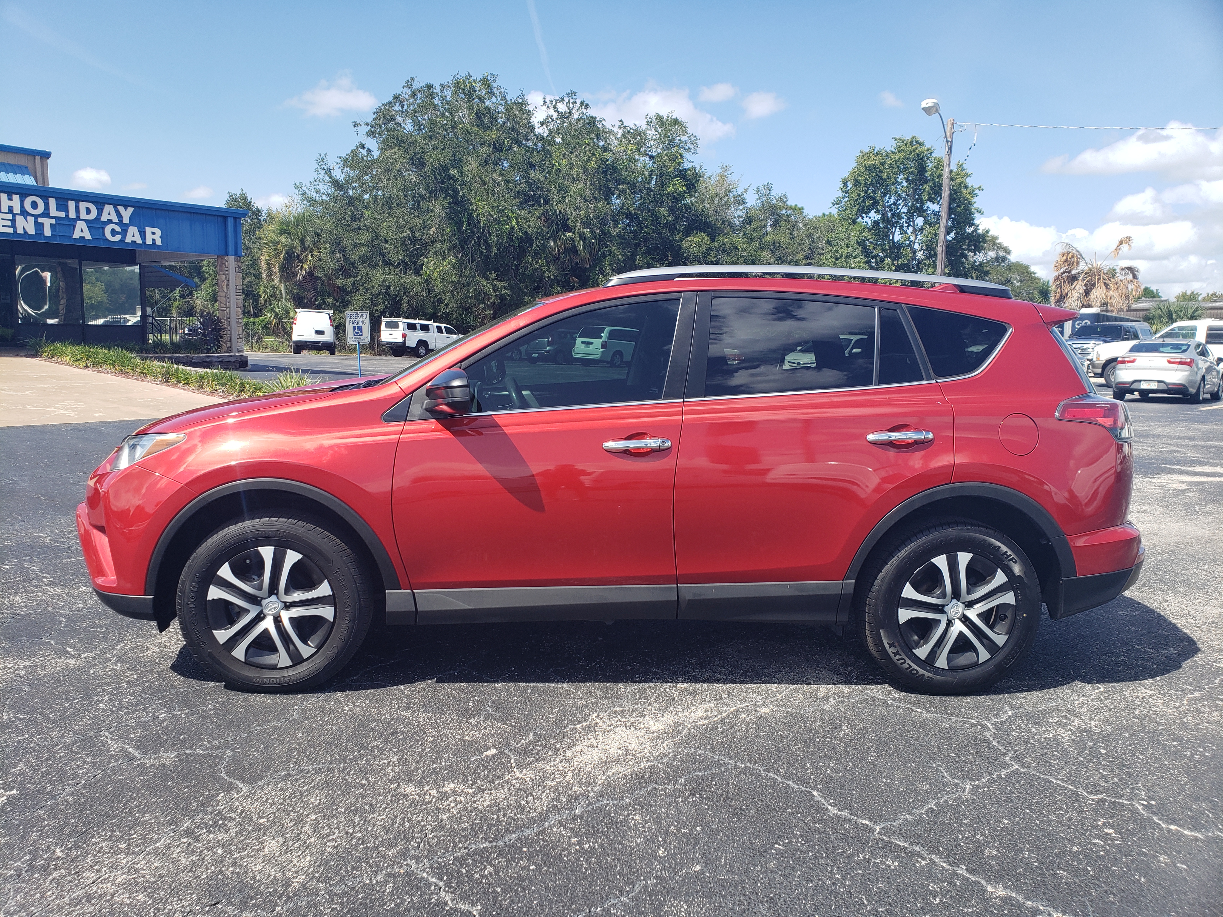 Used 2017 Toyota RAV4 FWD LE image 2