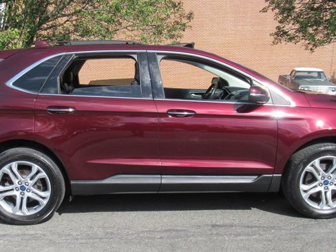Used 2017 Ford Edge Titanium image 5