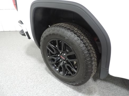 Used 2025 GMC Sierra 1500 Elevation image 19