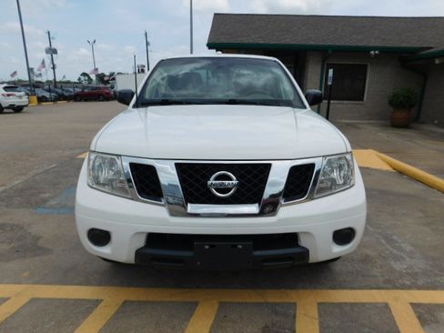 Used 2018 Nissan Frontier 2WD Crew Cab image 3