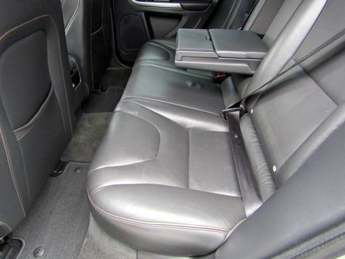 Used 2017 Volvo V60 T5 Cross Country Premier image 20