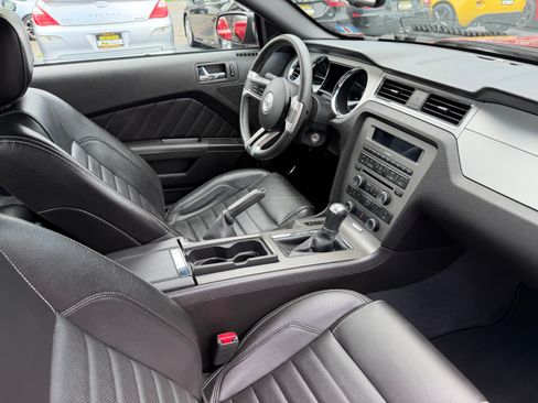 Used 2010 Ford Mustang GT Premium Coupe 2D RWD image 17