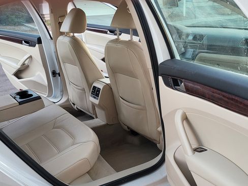 Used 2013 Volkswagen Passat 2.5 SE image 14