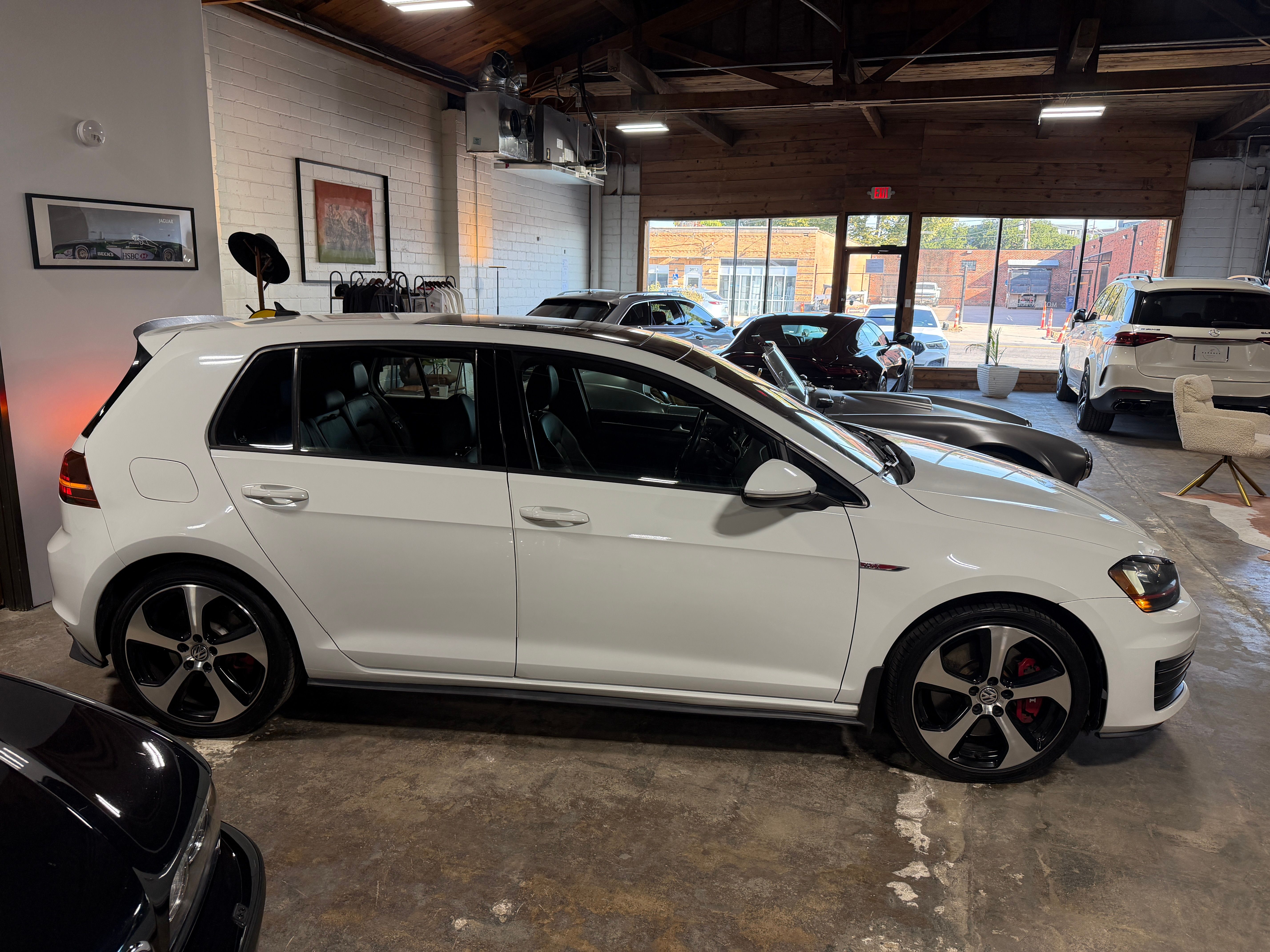 Used 2017 Volkswagen GTI SE w/ Performance Package FWD image 7