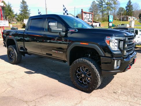 Used 2022 GMC Sierra 2500 AT4 image 2