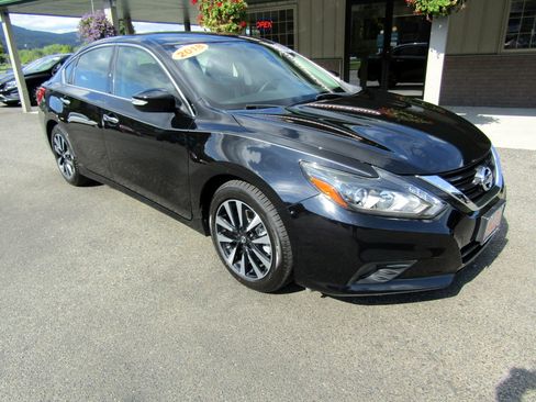 Used 2018 Nissan Altima SL FWD image 2
