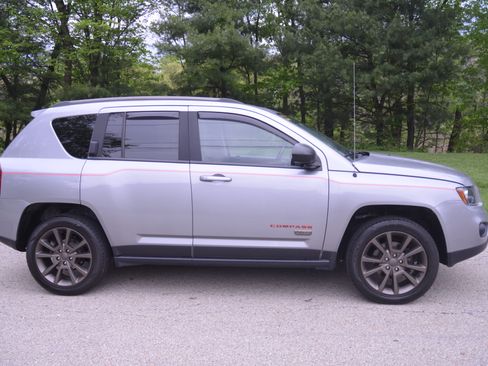 Used 2016 Jeep Compass 75th Anniversary AWD/4WD image 6