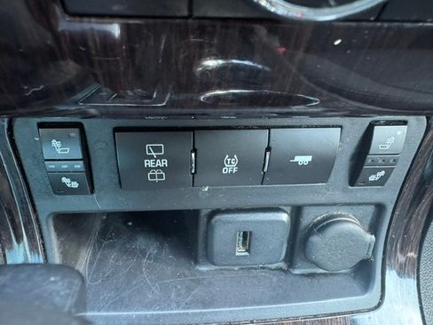 Used 2016 Chevrolet Traverse FWD LT w/ 1LT image 25