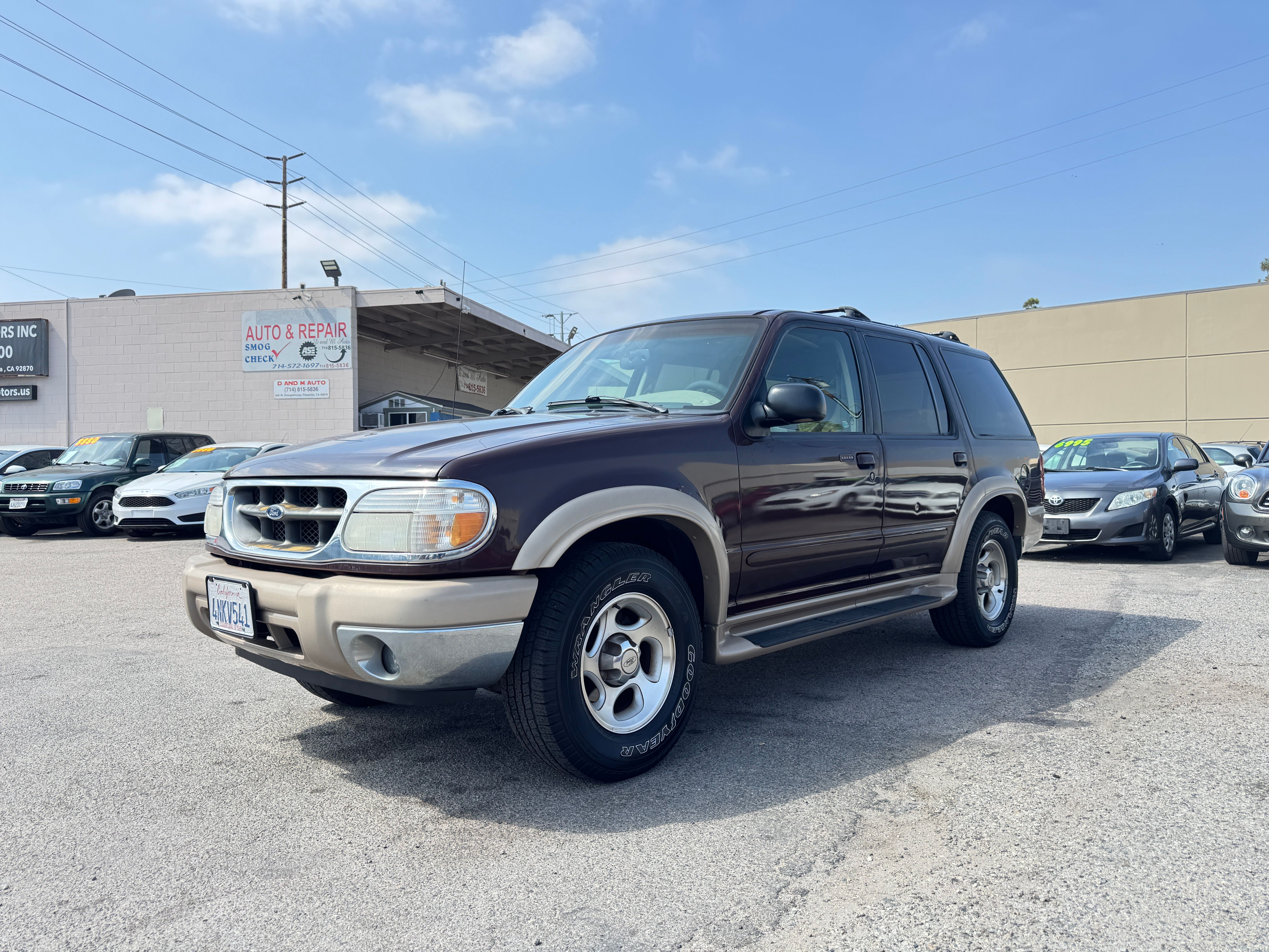 Used 2000 Ford Explorer 2WD Eddie Bauer image 3
