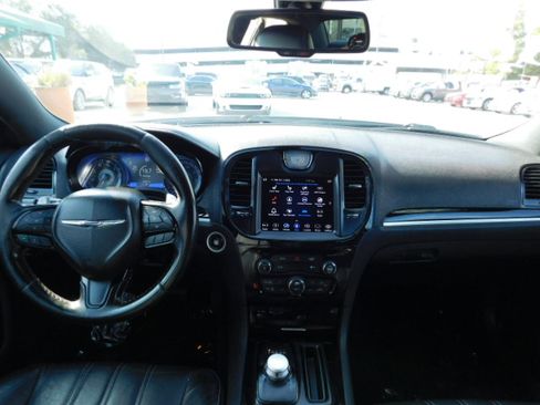 Used 2019 Chrysler 300 S AWD image 12