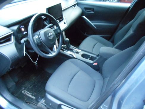 Used 2023 Toyota Corolla Cross AWD LE image 6