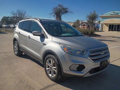 Used 2018 Ford Escape SE image 17