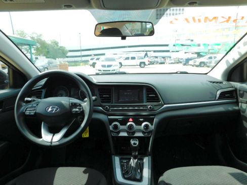 Used 2019 Hyundai Elantra SE image 13