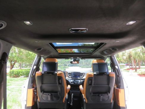 Used 2022 Chrysler Pacifica Pinnacle FWD image 36