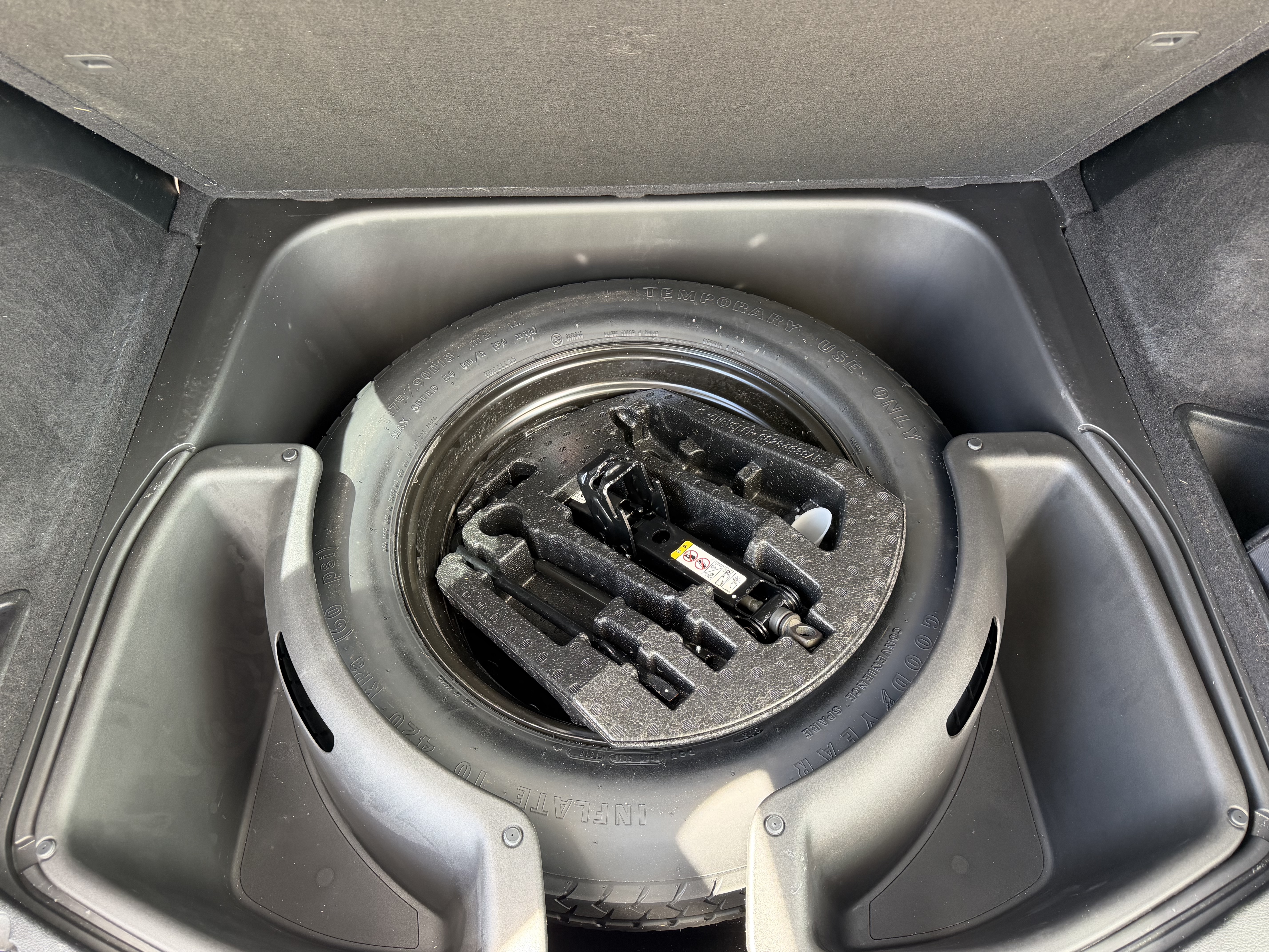Used 2018 Jeep Grand Cherokee 2WD Laredo image 17