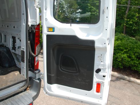 Used 2015 Ford Transit 150 image 27