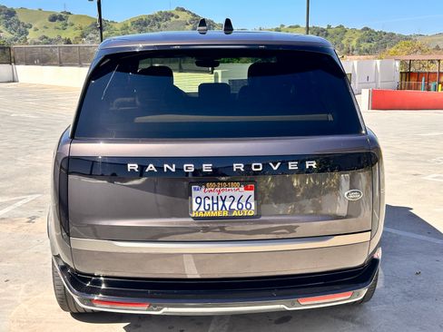 Used 2023 Land Rover Range Rover SE image 4