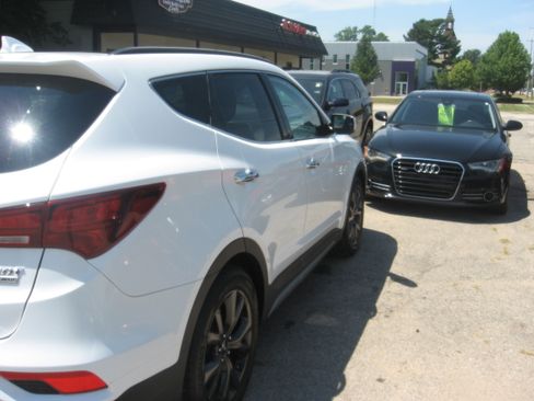Used 2017 Hyundai Santa Fe Limited w/ Ultimate Package FWD image 4