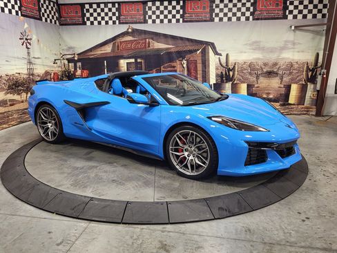 Used 2023 Chevrolet Corvette Z06 w/ Engine Appearance Package image 5