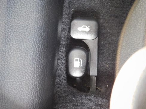 Used 2018 Kia Forte LX image 11