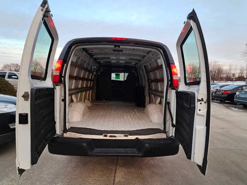 Used 2011 GMC Savana 3500 image 4