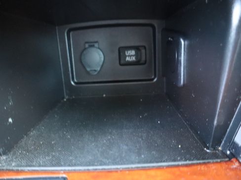 Used 2011 Toyota Camry XLE image 28