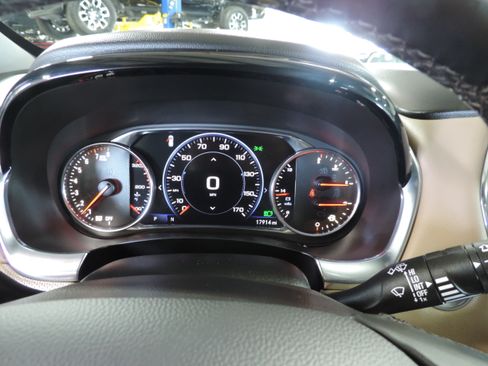 Used 2023 Chevrolet Traverse Premier image 43