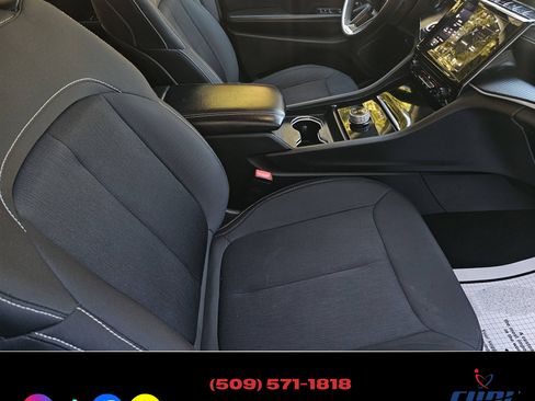 Used 2024 Jeep Grand Cherokee Laredo image 23