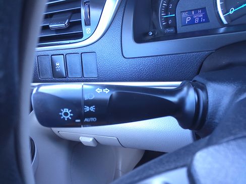 Used 2012 Toyota Camry LE image 30