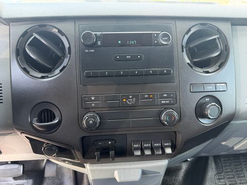 Used 2015 Ford F550 2WD Regular Cab Super Duty image 12