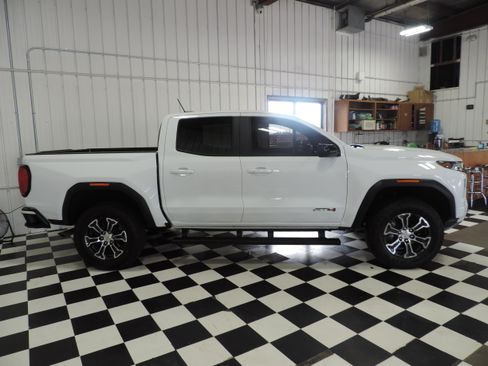 Used 2024 GMC Canyon AT4 image 10